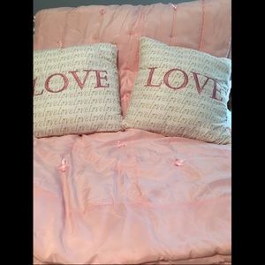 Light pink twin comforter